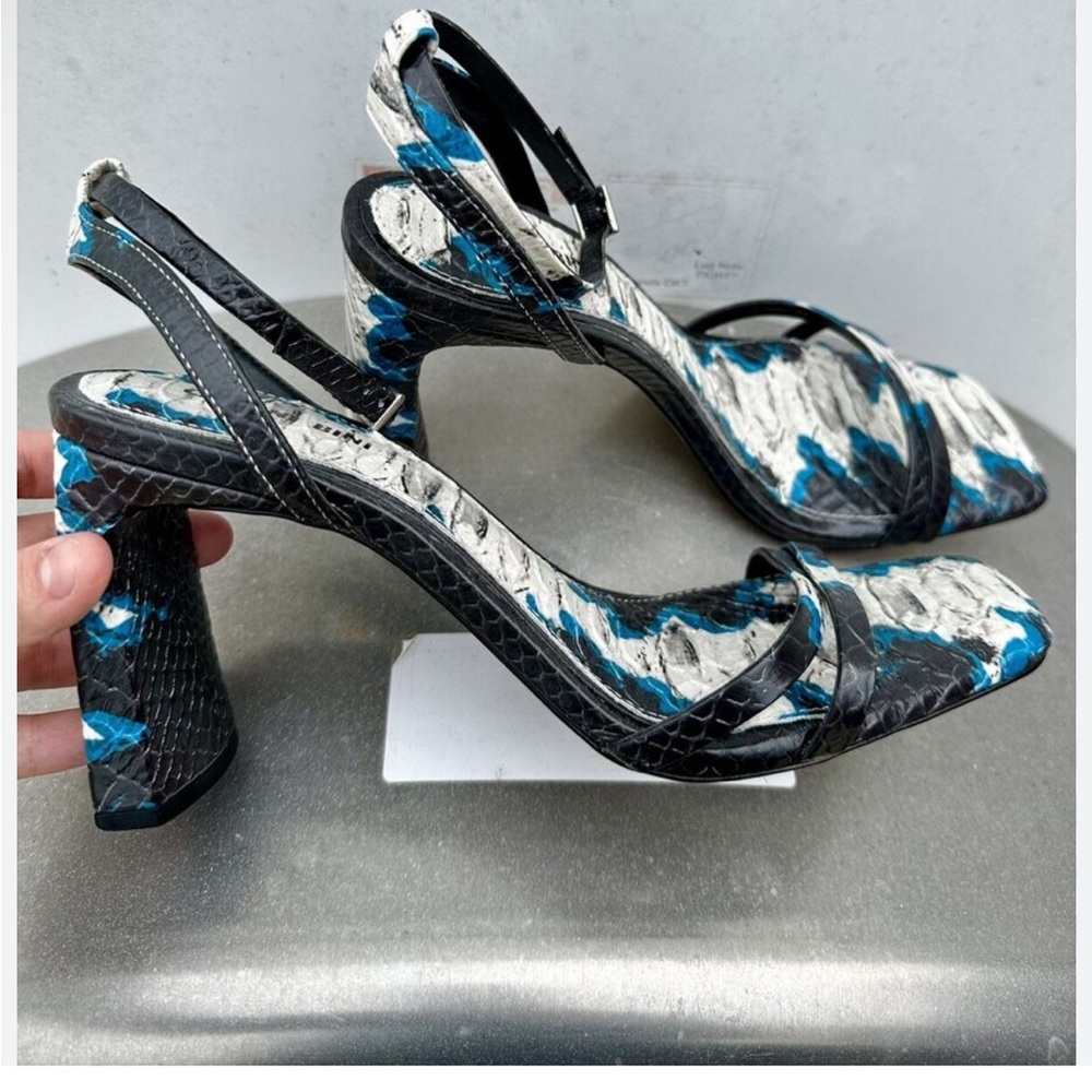 Gianni Bini Stylish Black and Blue Snakeskin Women's Heels